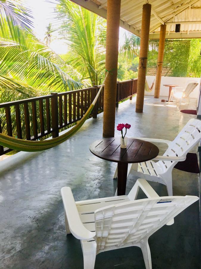 Little Sunshine Guest House & Restaurant 탕갈레 외부 사진