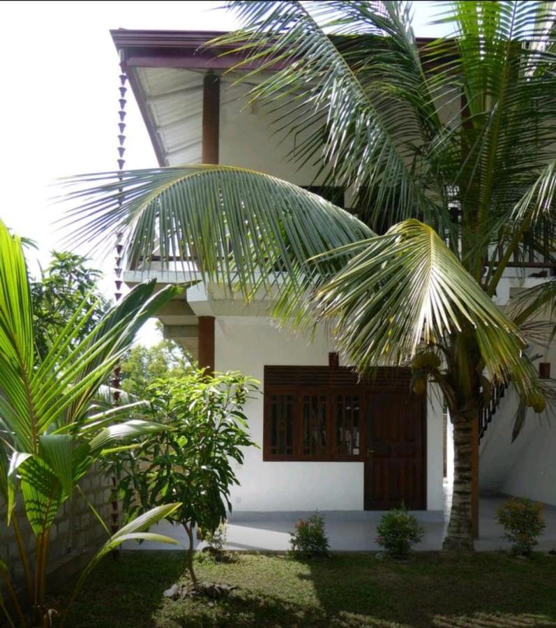 Little Sunshine Guest House & Restaurant 탕갈레 외부 사진